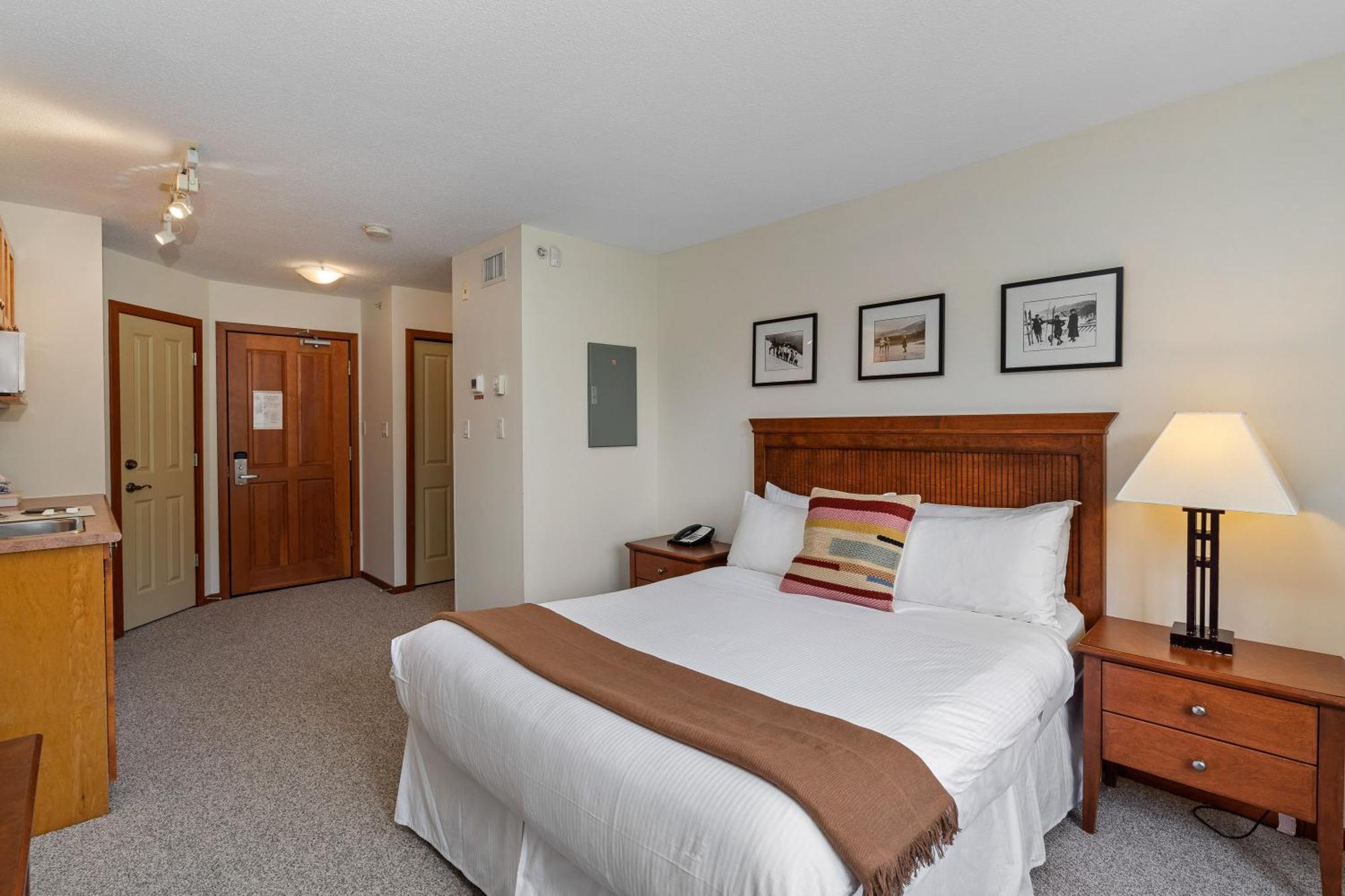 Cascade Lodge Whistler Exterior photo